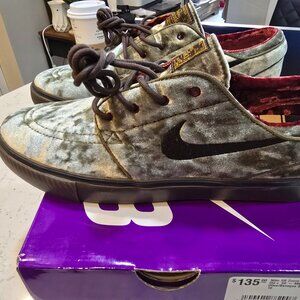 Nike SB Zoom Janoski OG+ SE “City of Cinema” - Medium Olive (FZ1302-200) SZ 10
